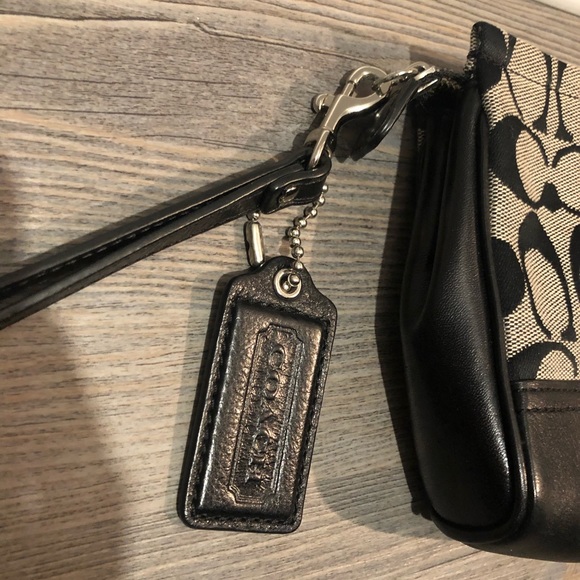 Coach wristlet - Picture 3 of 4